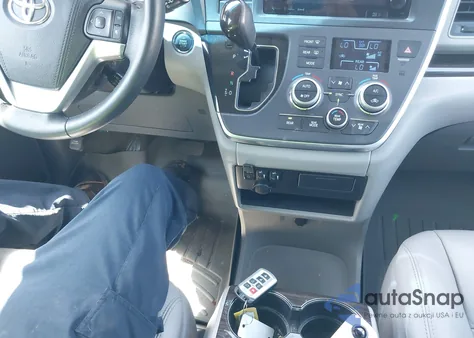 2017 Toyota Sienna Xle 8 Passenger z USA, uszkodzony, nr VIN 5TDYZ3DC8HS768526